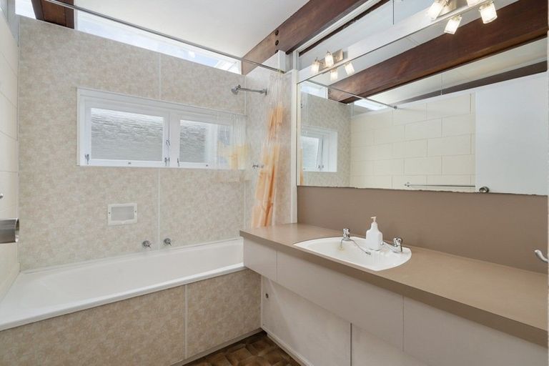 Photo of property in 96 Brightwater Terrace, Terrace End, Palmerston North, 4410