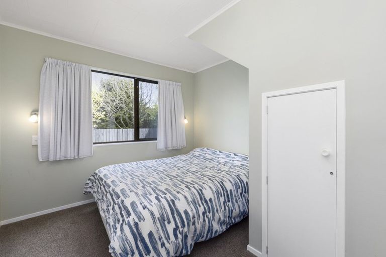 Photo of property in 2/9 Weka Road, Waipahihi, Taupo, 3330