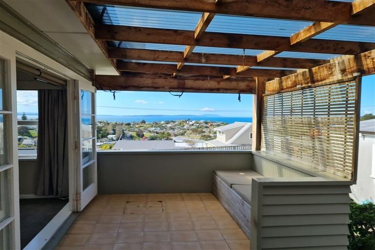 Photo of property in 2 Norfolk Road, Stanmore Bay, Whangaparaoa, 0932