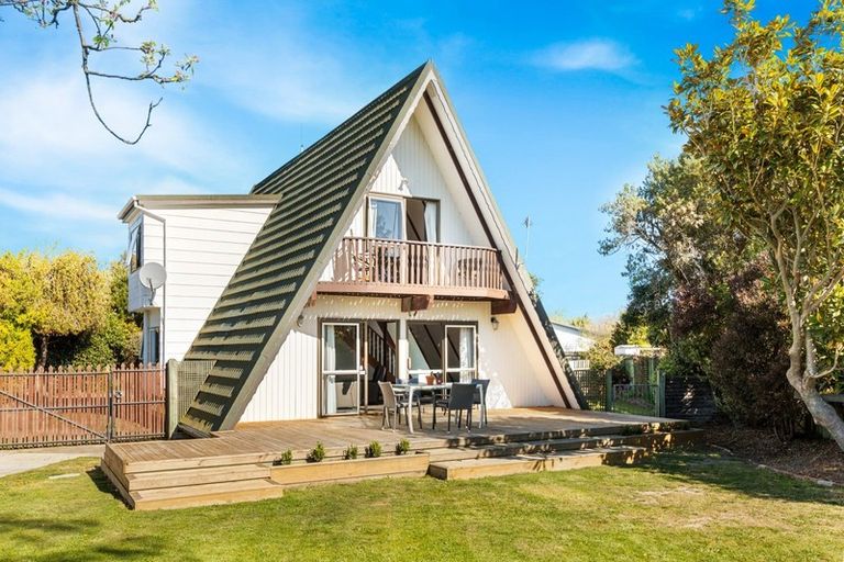 Photo of property in 6a Hurst Place, Parklands, Christchurch, 8083