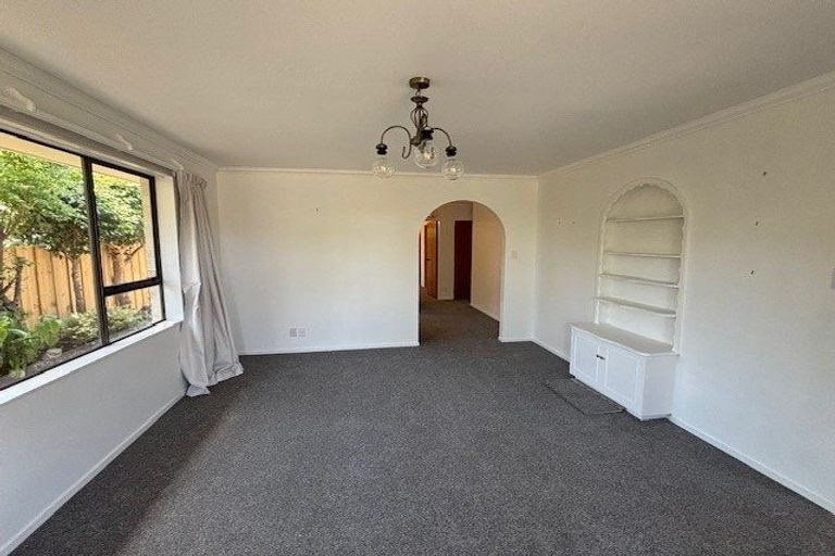 Photo of property in 28 Rewarewa Crescent, Waikanae, 5036