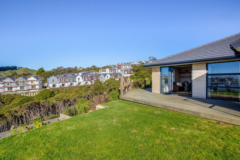 Photo of property in 14 Topsail Way, Whitby, Porirua, 5024