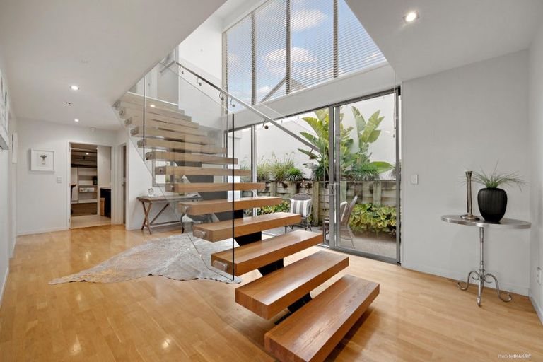 Photo of property in 38a Takutai Avenue, Bucklands Beach, Auckland, 2012