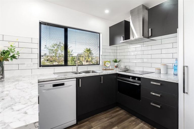 Photo of property in 1/44 Becroft Drive, Forrest Hill, Auckland, 0620