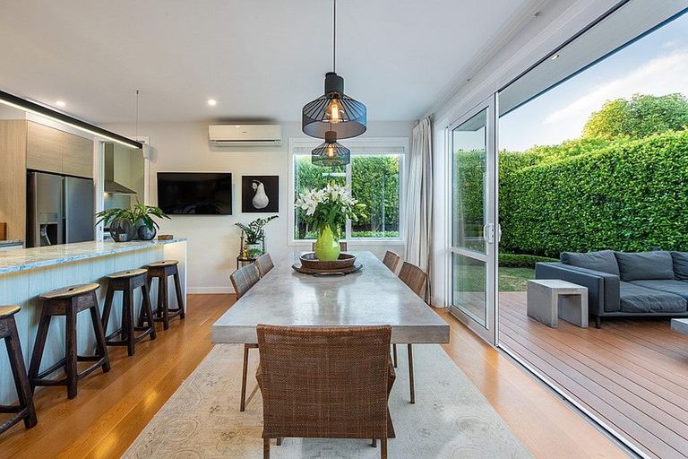 Photo of property in 4a Rothesay Bay Road, Rothesay Bay, Auckland, 0630