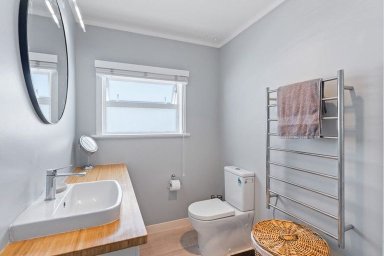 Photo of property in 116 Seaview Road, Paraparaumu Beach, Paraparaumu, 5032