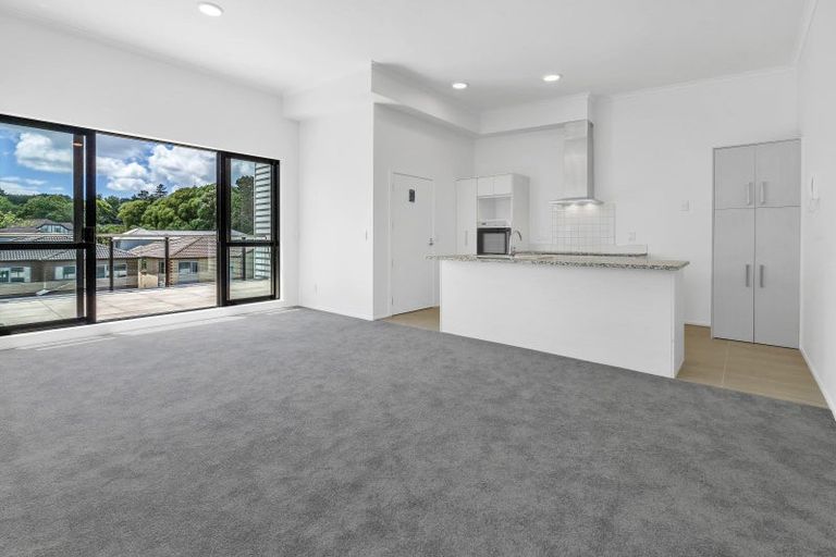 Photo of property in 24/11 Carlos Drive, Flat Bush, Auckland, 2016