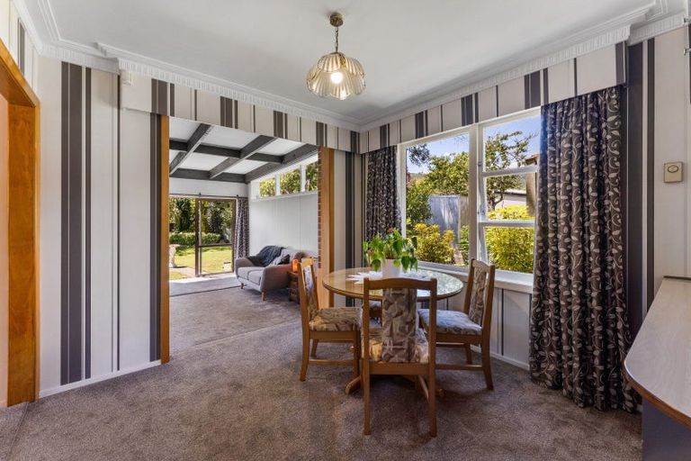 Photo of property in 18a Hawthorn Crescent, Stokes Valley, Lower Hutt, 5019