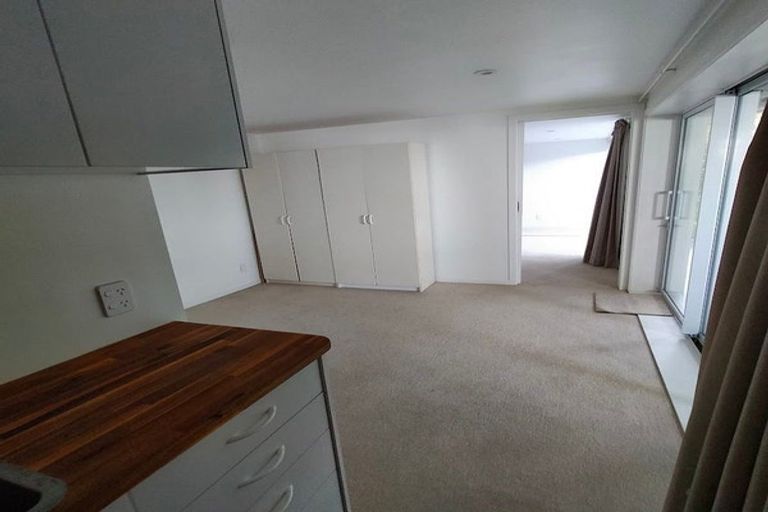 Photo of property in 29 Kingston Heights Road, Kingston, Wellington, 6021