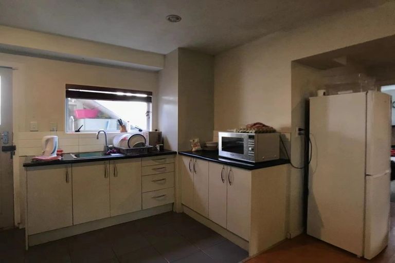 Photo of property in 92a Forrest Hill Road, Forrest Hill, Auckland, 0620