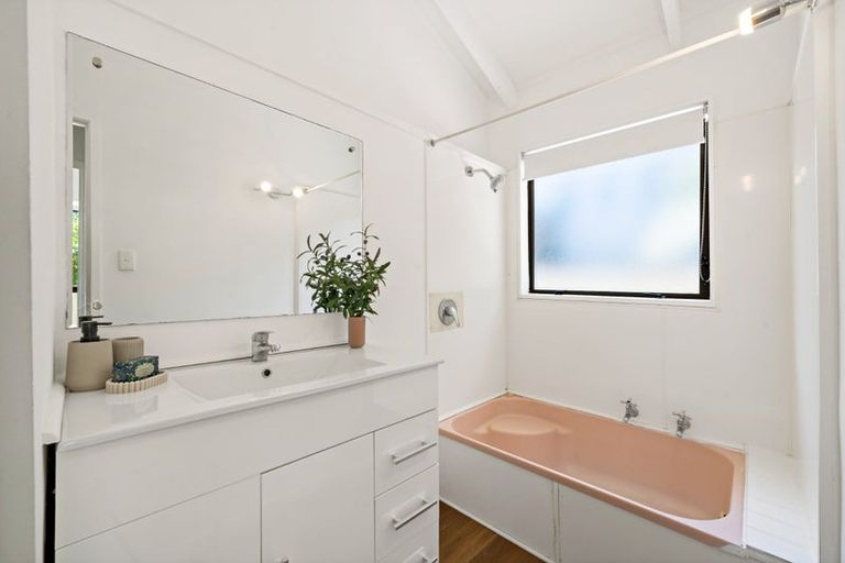 Photo of property in 1/40 Queen Mary Avenue, New Lynn, Auckland, 0600