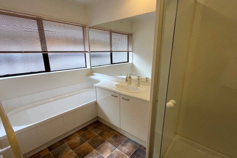 Photo of property in 2/31 Crescent Hills Court, Northpark, Auckland, 2013