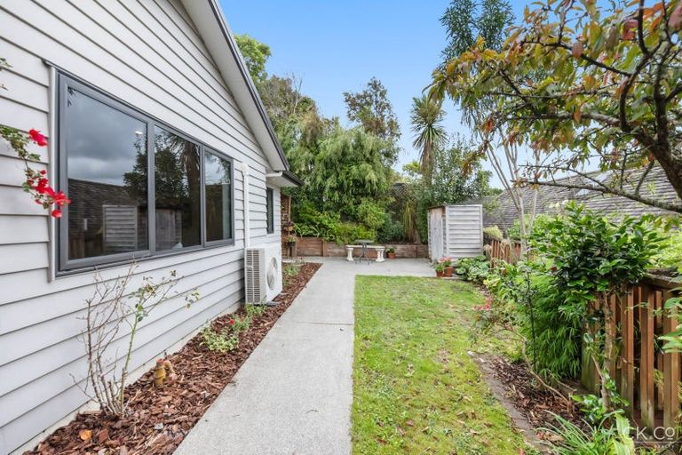 Photo of property in 32a Dowling Grove, Silverstream, Upper Hutt, 5019