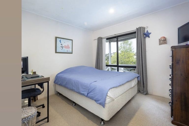 Photo of property in 32 Moire Road, Massey, Auckland, 0614