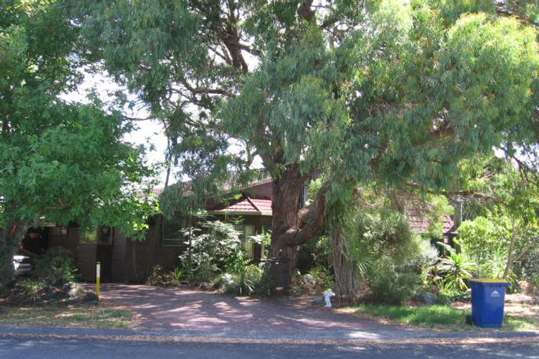Photo of property in 2 Ridgewood Crescent, Birkenhead, Auckland, 0626
