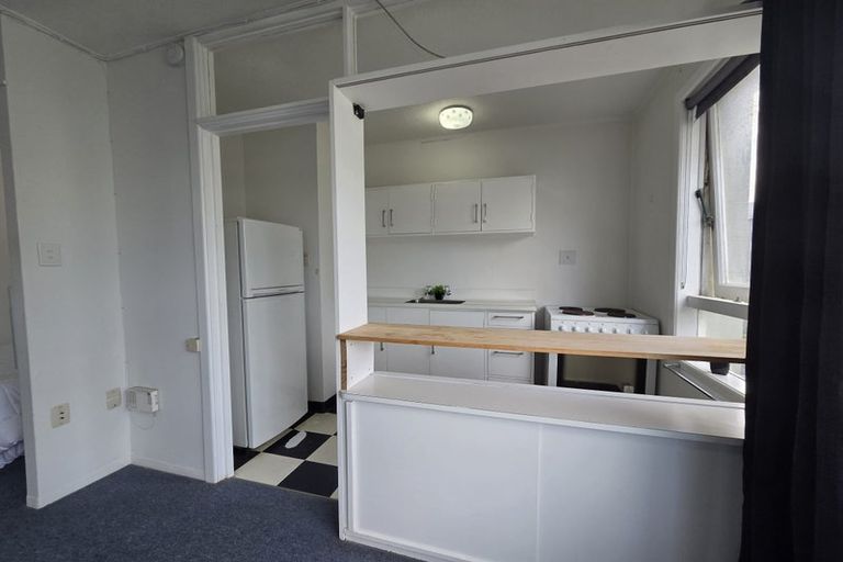 Photo of property in Churchill Flats, 213 The Terrace, Wellington Central, Wellington, 6011