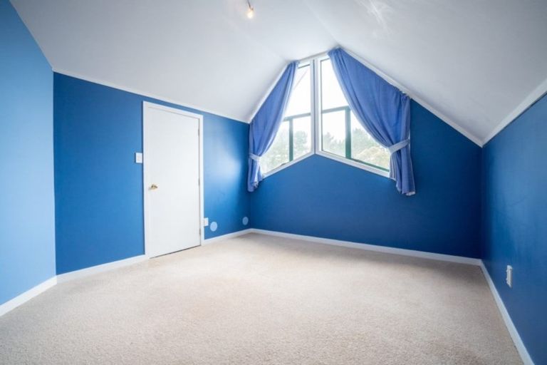 Photo of property in 39 Springdale Grove, Fitzherbert, Palmerston North, 4410