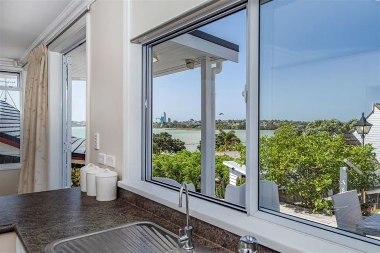 Photo of property in 1/8 Lansdowne Street, Bayswater, Auckland, 0622