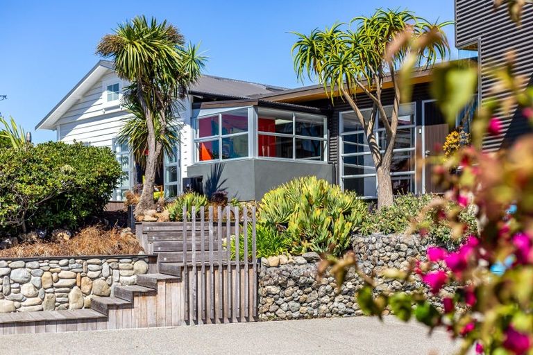 Photo of property in 3 Seaview Road, Paraparaumu Beach, Paraparaumu, 5032