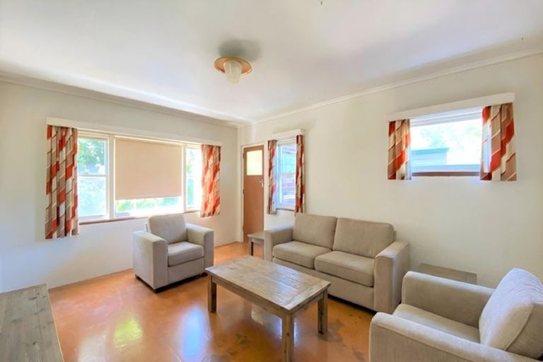 Photo of property in 57 Exmouth Road, Northcote, Auckland, 0627