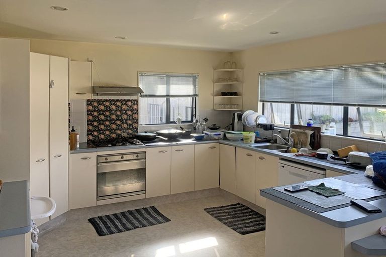 Photo of property in 33 Amesbury Drive, Churton Park, Wellington, 6037