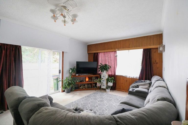 Photo of property in 104 Stokes Valley Road, Stokes Valley, Lower Hutt, 5019