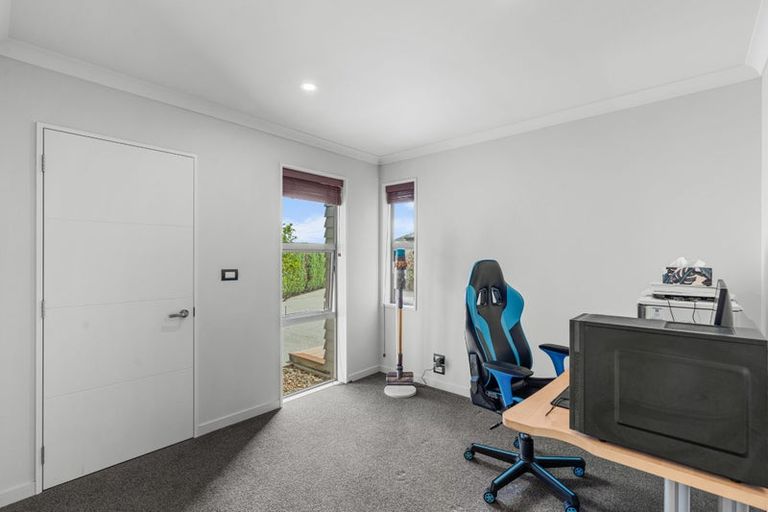 Photo of property in 8 Constance Place, Aidanfield, Christchurch, 8025