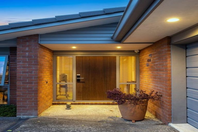 Photo of property in 32 Seaview Crescent, Hatfields Beach, Orewa, 0931