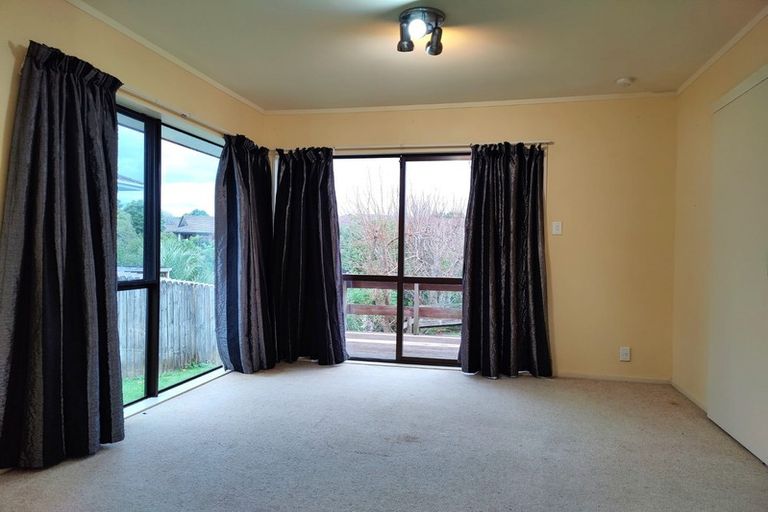 Photo of property in 18 Channing Crescent, Botany Downs, Auckland, 2010