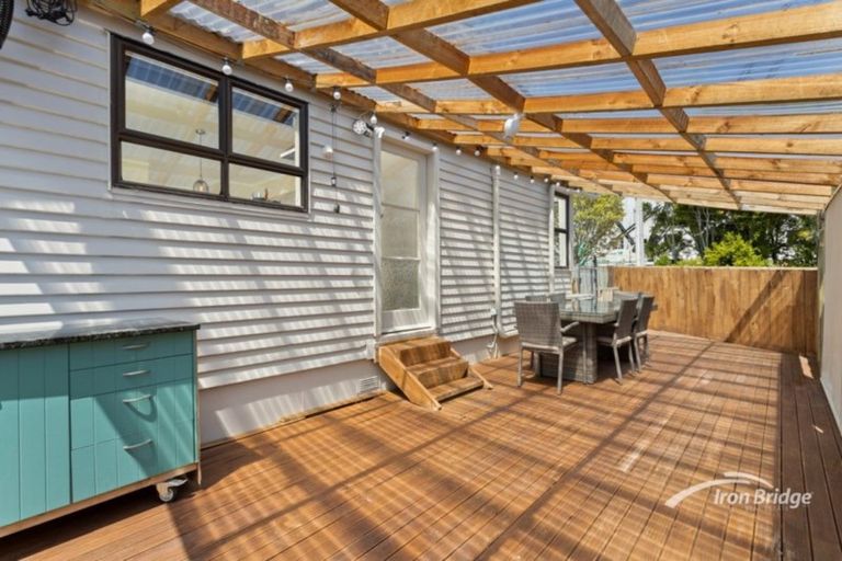 Photo of property in 5 Mavis Place, Beach Haven, Auckland, 0626