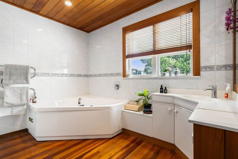 Photo of property in 112 Tangaroa Road, Whangamata, 3620