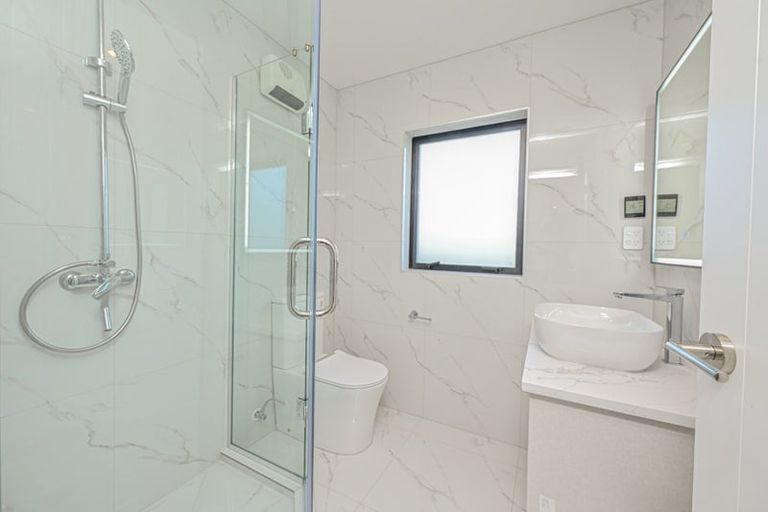 Photo of property in 17 Lane Road, Weymouth, Auckland, 2103