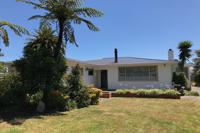 Photo of property in 6 Chester Crescent, West End, Palmerston North, 4410