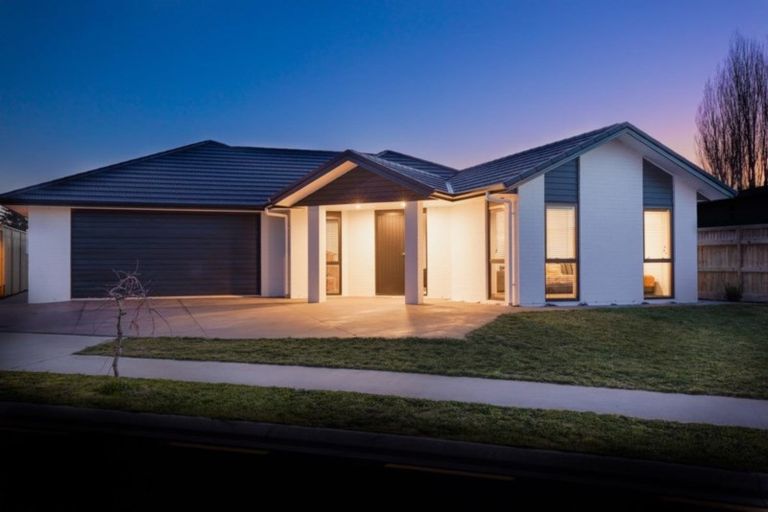 Photo of property in 16 Clifford Close, Leamington, Cambridge, 3432