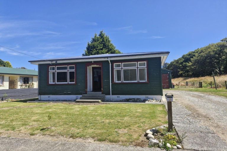Photo of property in 2 Erskine Street, Tuatapere, 9620