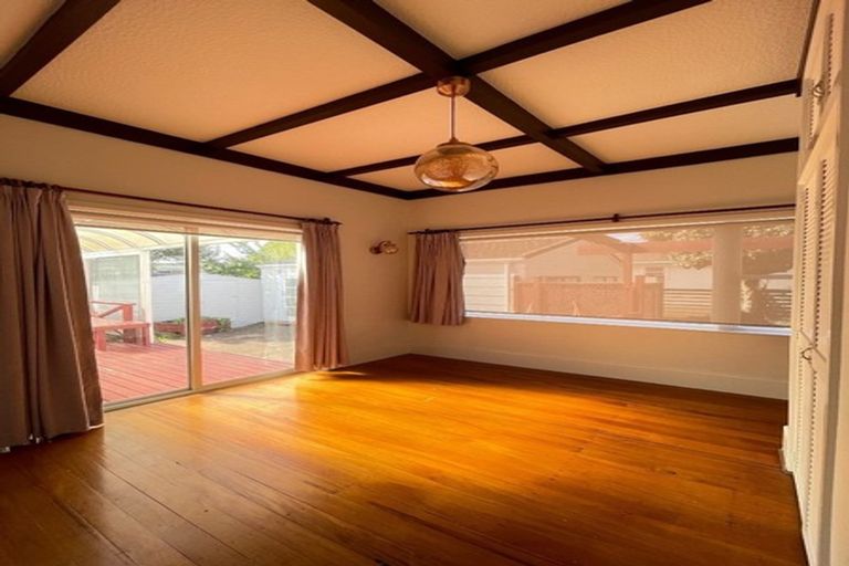 Photo of property in 504 East Coast Road, Windsor Park, Auckland, 0630