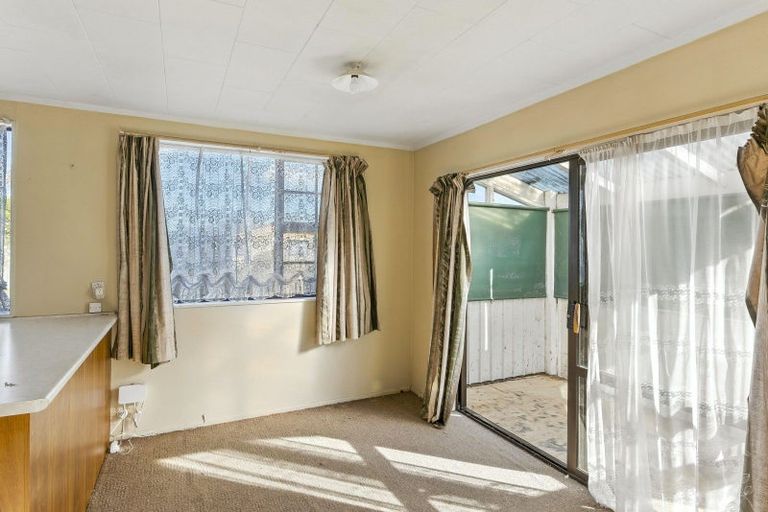 Photo of property in 12 Douglas Street, Levin, 5510