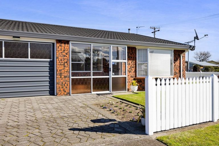 Photo of property in 19 Furlong Street, Hawera, 4610