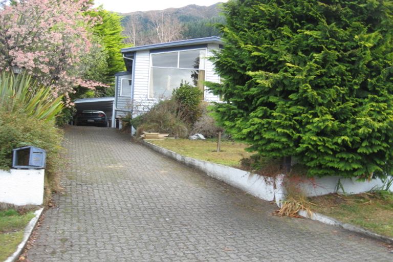 Photo of property in 28 Avalon Crescent, Fernhill, Queenstown, 9300