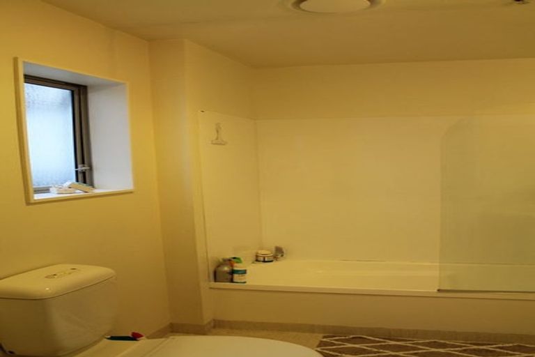 Photo of property in Terrace Heights Apartments, 2/163p The Terrace, Wellington Central, Wellington, 6011