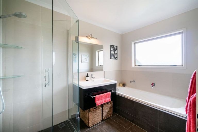 Photo of property in 636d East Coast Road, Pinehill, Auckland, 0630