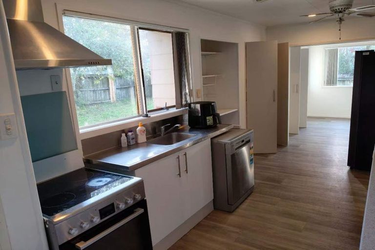 Photo of property in 30 Pipitea Place, Massey, Auckland, 0614