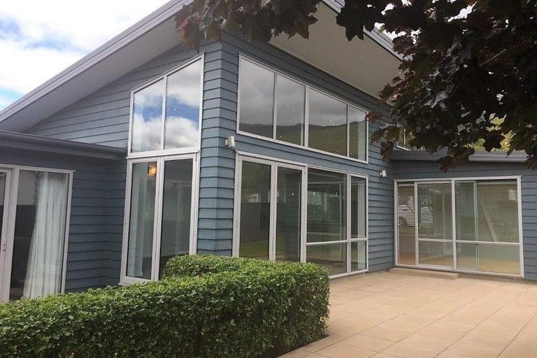 Photo of property in 21 Old Station Avenue, Wanaka, 9305