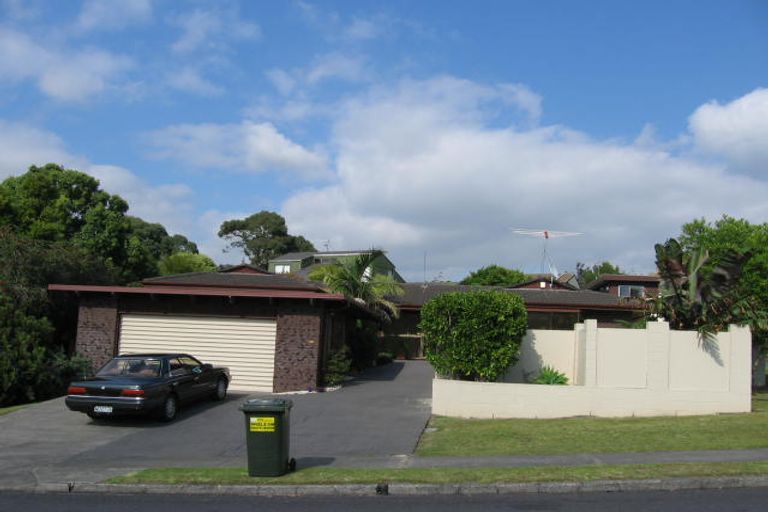 Photo of property in 8 King Richard Place, Browns Bay, Auckland, 0630