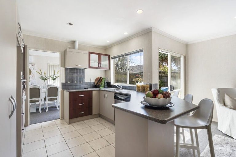 Photo of property in 9 Ballydonegan Rise, East Tamaki, Auckland, 2013
