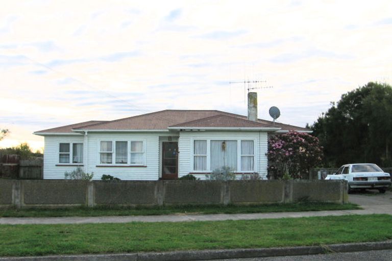 Photo of property in 14 Matai Street, Otaki, 5512