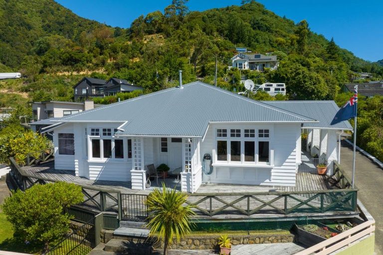 Photo of property in 7 Broadway, Picton, 7220