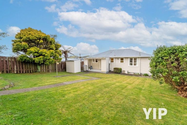 Photo of property in 62 Ruskin Road, Newlands, Wellington, 6037