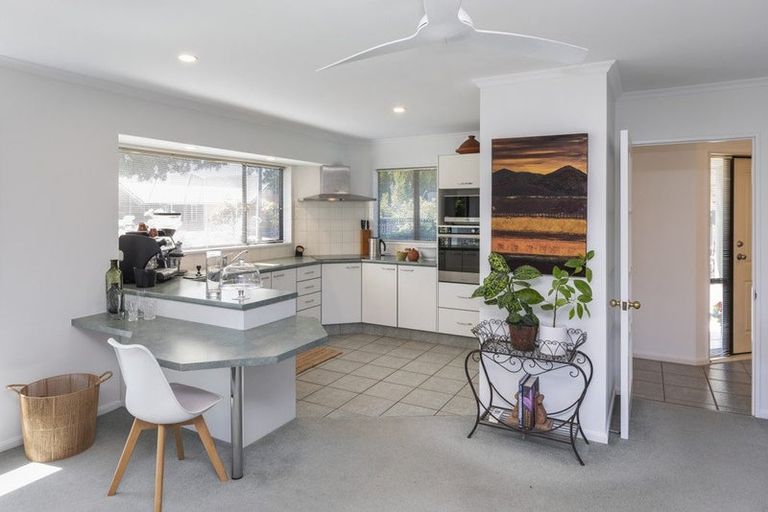 Photo of property in 6 Berkshire Drive, Avonhead, Christchurch, 8042