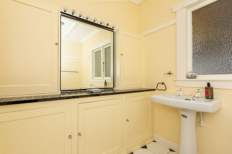 Photo of property in 30 Seapoint Road, Bluff Hill, Napier, 4110